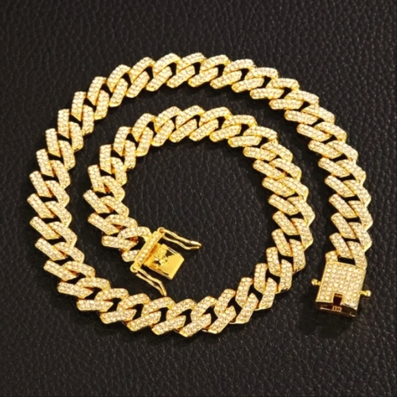 Iced Out To Cuban Link Necklace 🔗 - Picture 3 of 3